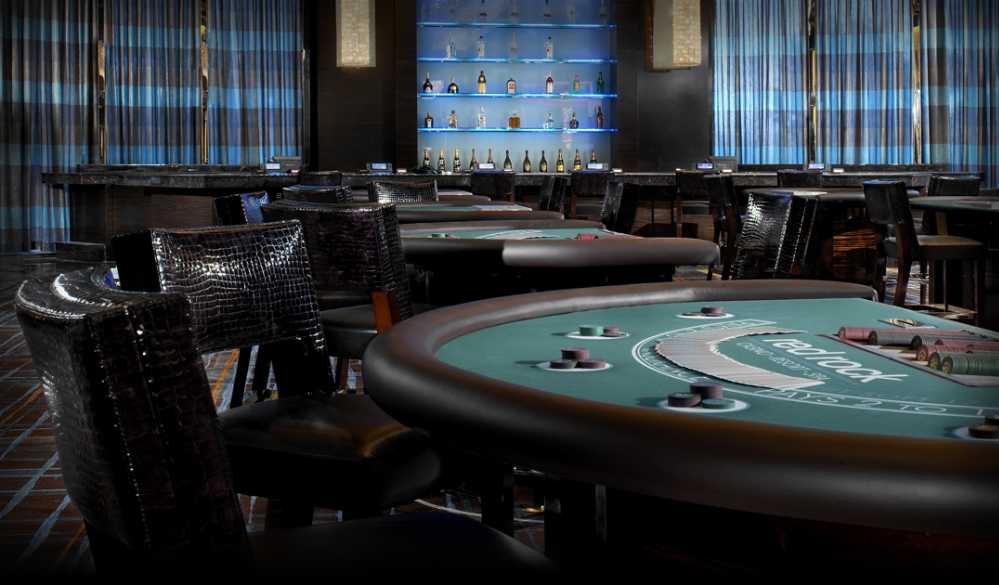Poker casino зеркало. Покерный зал казино Лас Вегас. Казино Лас Вегас покерный стол. Лас Вегас казино. Покерный зал казино Лас Вегас стол для покера.